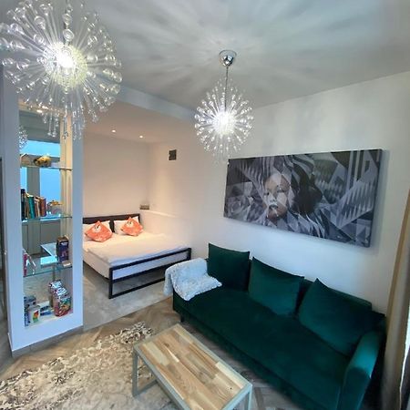 Garden Apartament Petrila Экстерьер фото