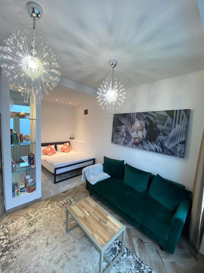 Garden Apartament Petrila Экстерьер фото